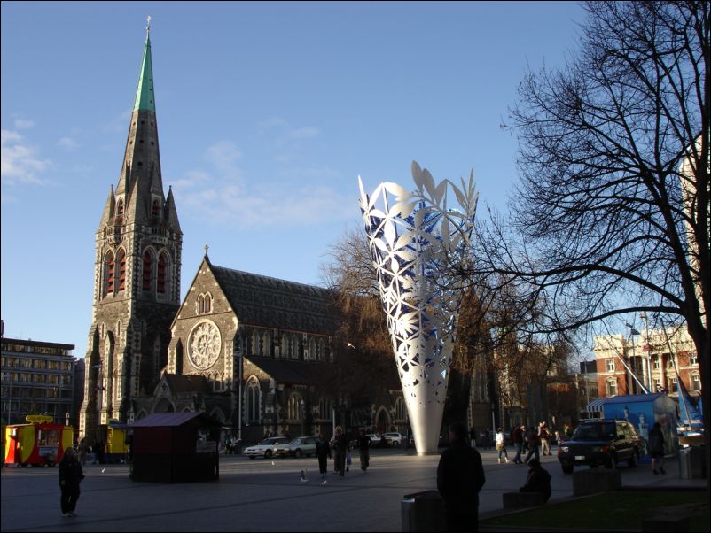 DSC01116_christchurch_cathedral_square_chalice