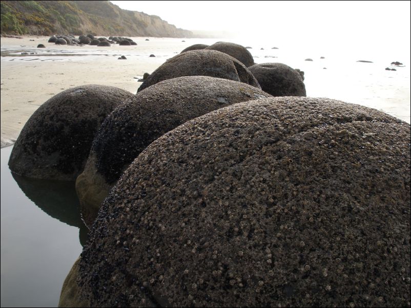 DSC01145_moeraki_boulders