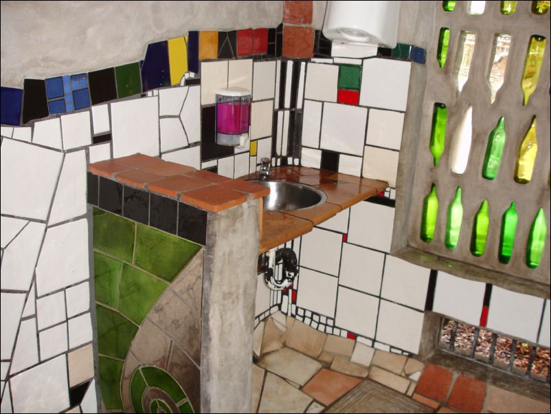 DSC01623_kawakawa_hunderwasserlokus